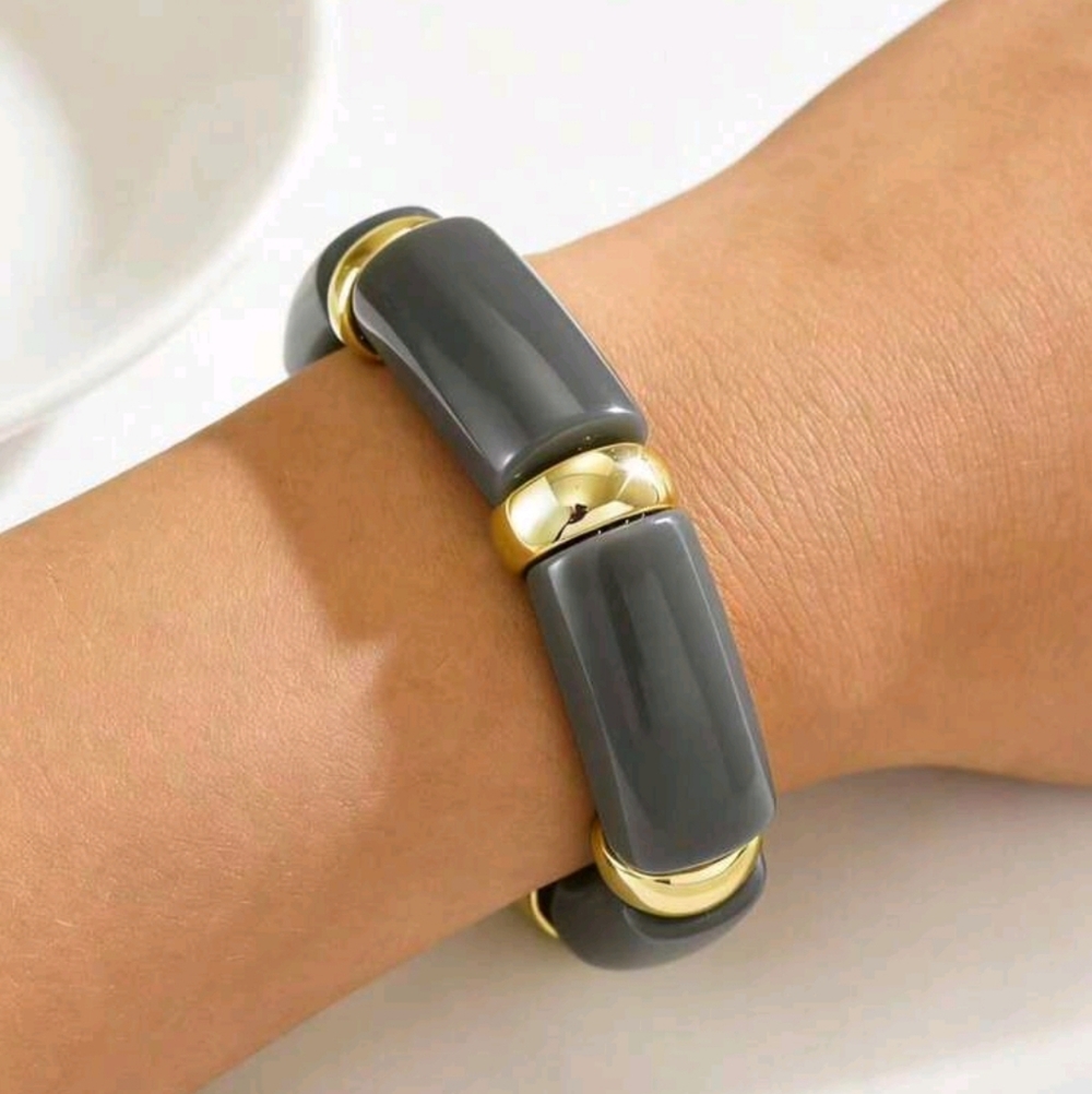 Smooth acrylic stretch bracelet; inner diameter is 2.36"; gray; nwot